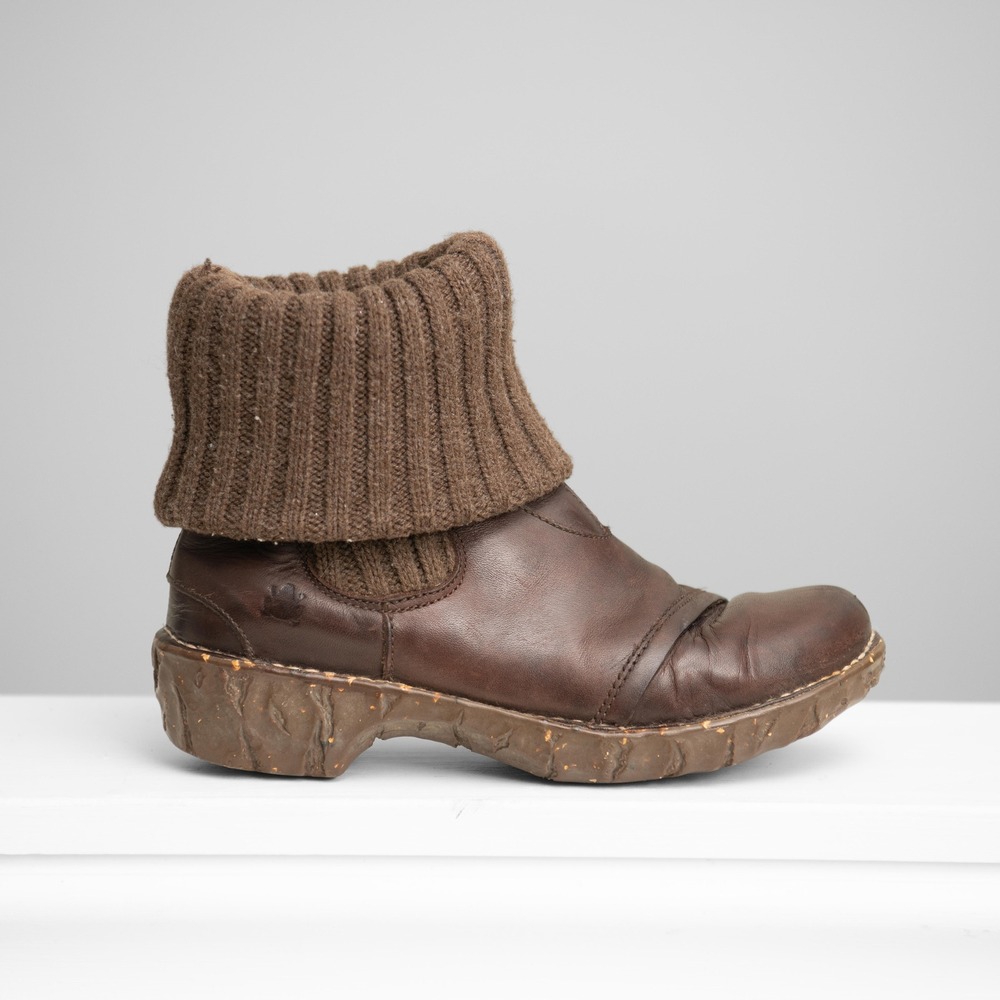 El Naturalista Brown Leather Ankle Boots Sweater Cuff GorpCore LagenLook Earthy